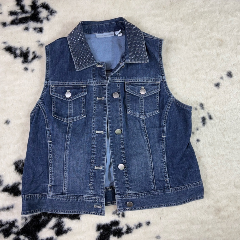 Chico’s Platinum Denim Women’s Embellished Collar Denim Vest Size Medium